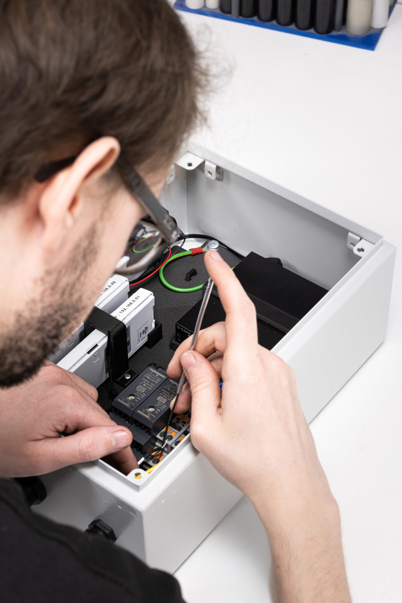 Repair control box Technician performing a performance test on an endoscope in a control room, with image quality displayed on the screen.